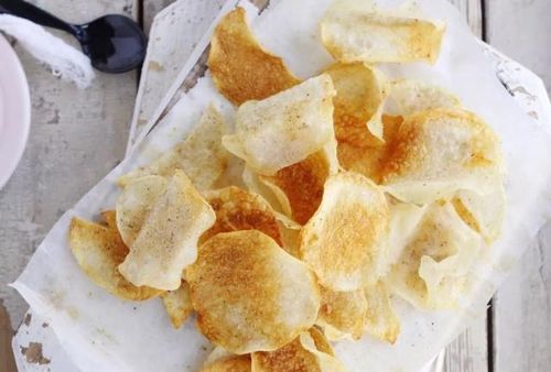 自制健康脆薯片 香酥可口不油膩，搭配秘制香醬餅袋，告別垃圾食品